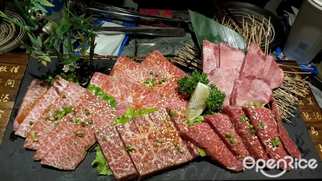 態牛