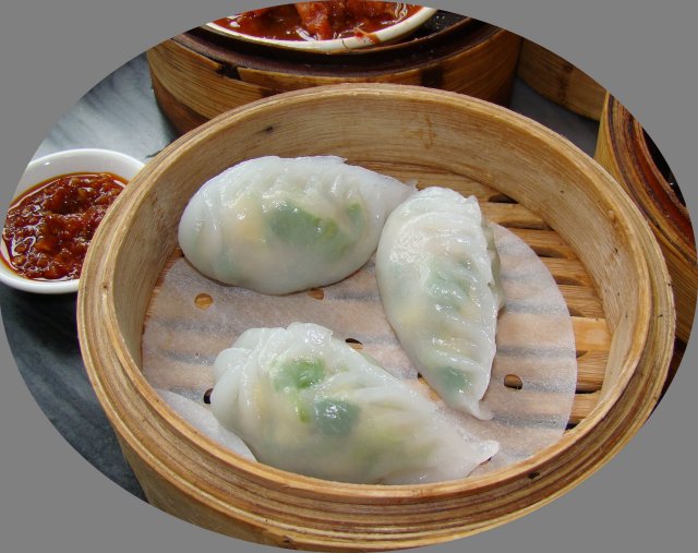 他家的水晶饺是西葫芦馅的，口感很好！又清淡！