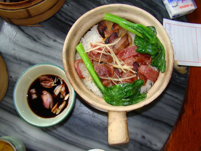 腊味煲仔饭！唉呦！不错哦！