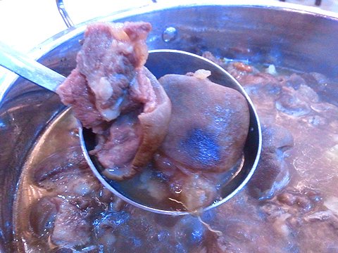 先喝汤再吃肉