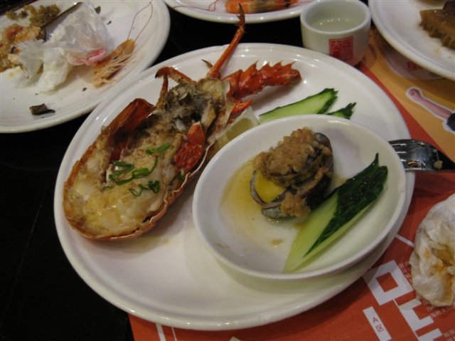 龙虾（好新鲜，又大只）、鲍鱼（好细只，不过好新鲜，味道都唔错，果然系最好味的贝壳海鲜~~~）