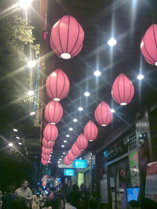 大红灯笼高高挂