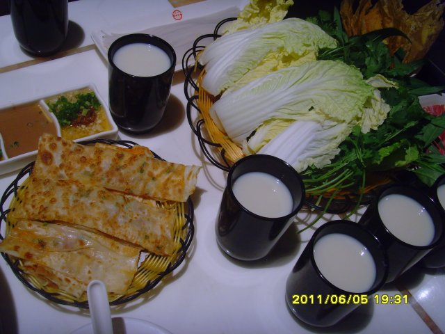 牧羊飞饼&蔬菜拼盘。