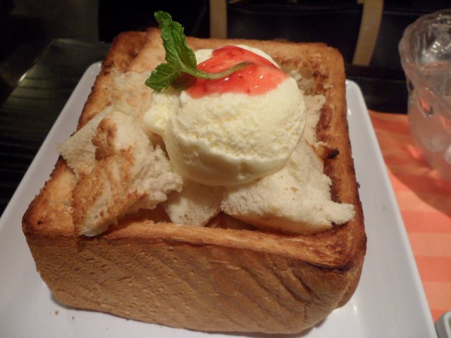 卖相无想象中咁靓咯!!个雪糕太细咯~~~