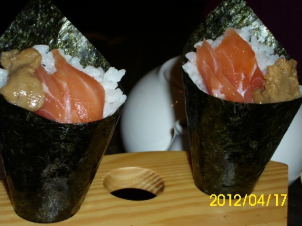 三文鱼海胆手握