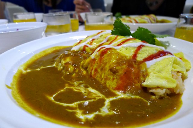 咖哩蛋包飯