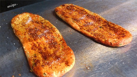 其实这家店就叫"烧饼"