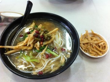 香菇肉丝粉加笋尖