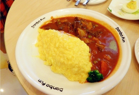 泡菜牛肉蛋包饭