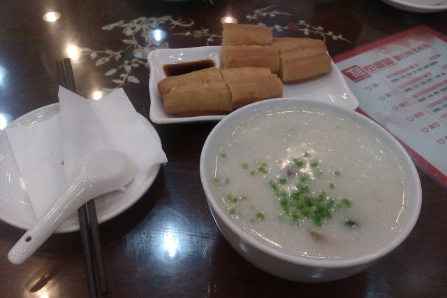 皮蛋瘦肉粥+油条