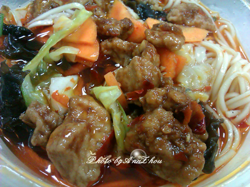 素浇辣肉面