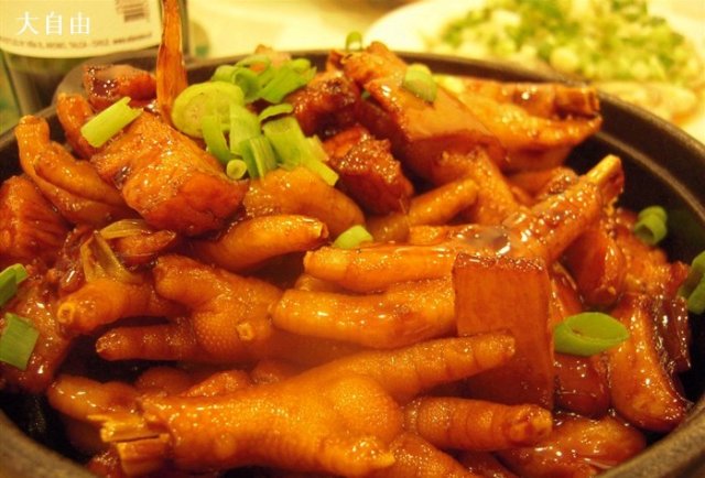 五花肉炆鸡脚