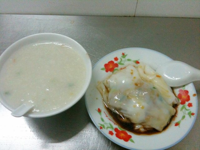 鸳鸯肠，皮蛋瘦肉粥