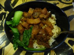 铁十字卤肉饭