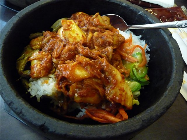 辣白菜五花肉石锅拌饭