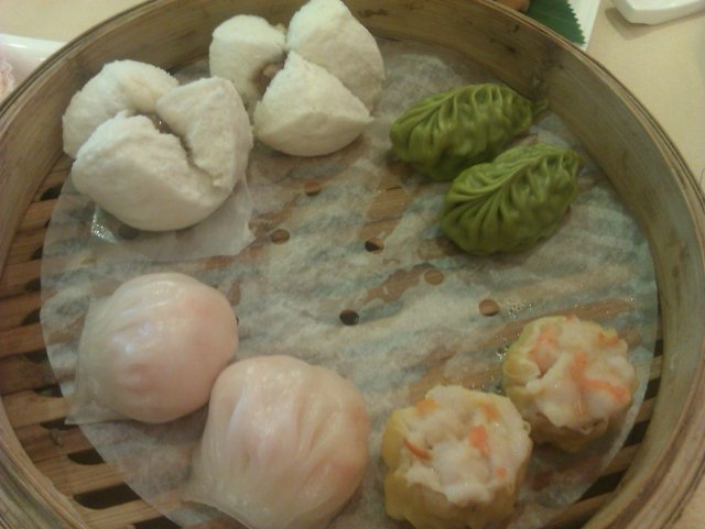 B:叉烧包 虾饺 菠菜饺 烧卖