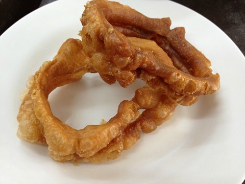 焦圈- 颐和园的护国寺小吃店)