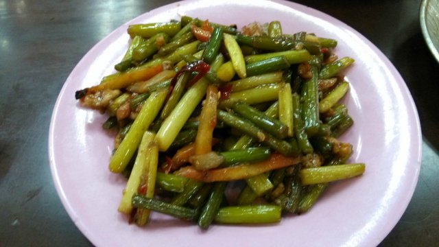 蒜苗炒牛肚