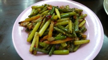 蒜苗炒牛肚