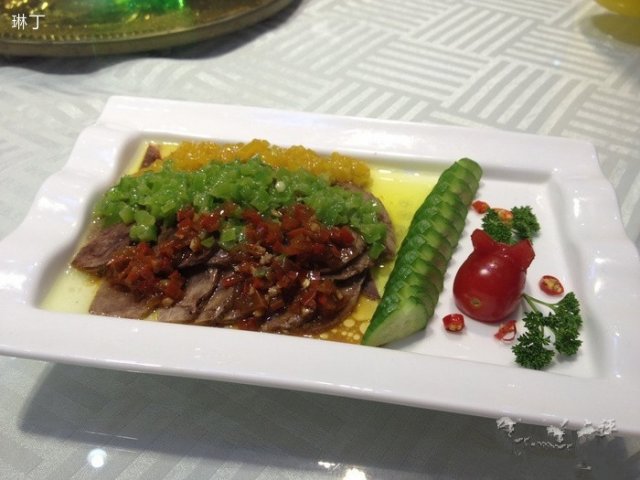 三身有杏彩椒牛肉
