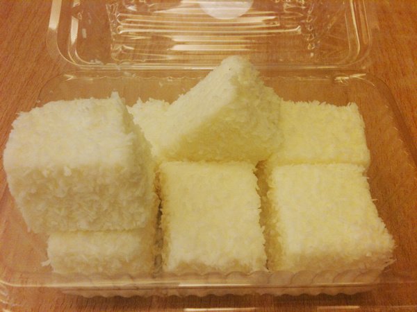 椰丝牛奶小方糕