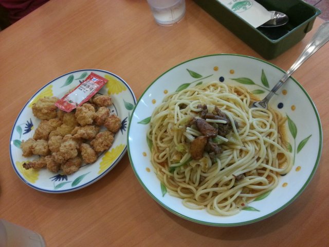 香辣牛柳意面、炸鸡粒