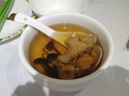 杂菌土猪汤