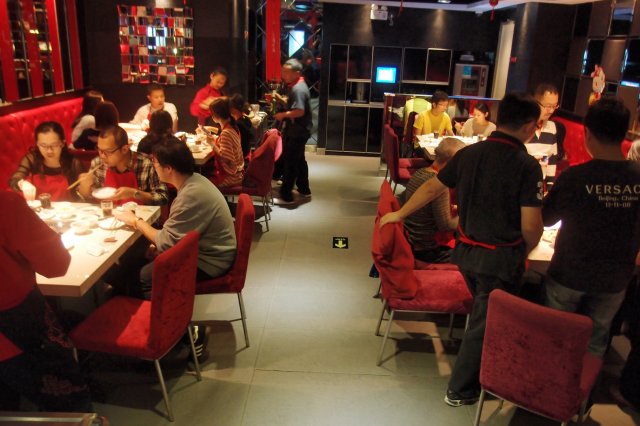 四十人跨境火鍋局