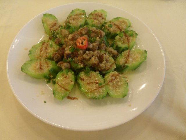 蒜香鹅肝蒸丝瓜