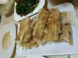 锅贴 外面焦焦滴  好吃极了 