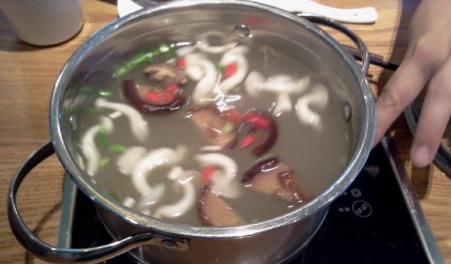 白玉菌菇锅