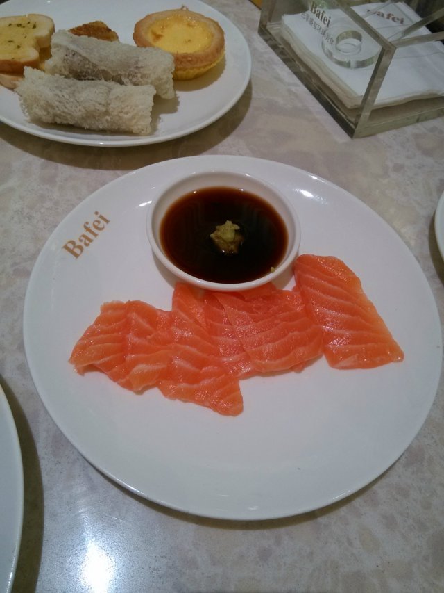 薄如纸片的三文鱼