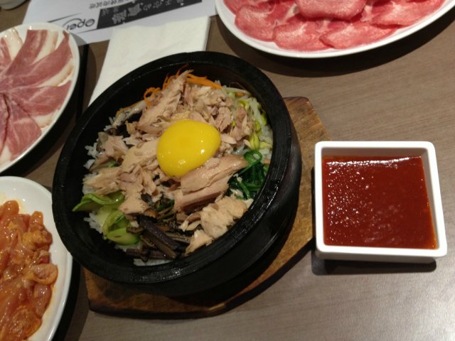 金枪鱼石锅拌饭