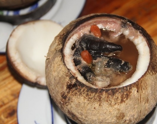 原只椰子炖竹丝鸡