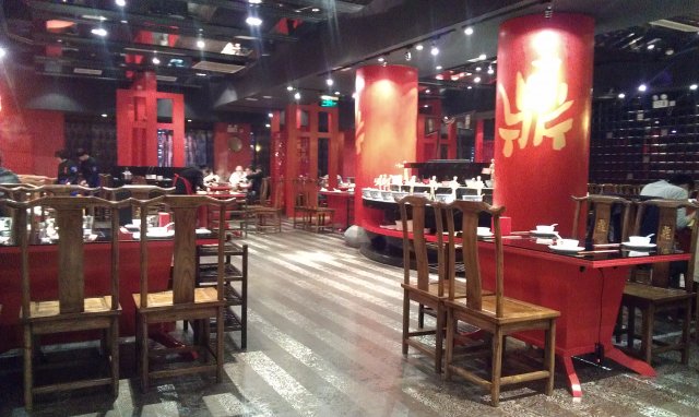 店里比较宽敞干净，没有火锅店云雾缭绕的感觉哦