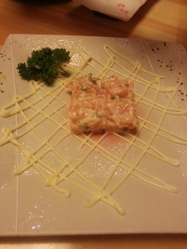 三文鱼色拉