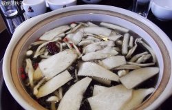 野菌排骨汤