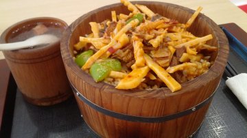 笋尖脆骨饭