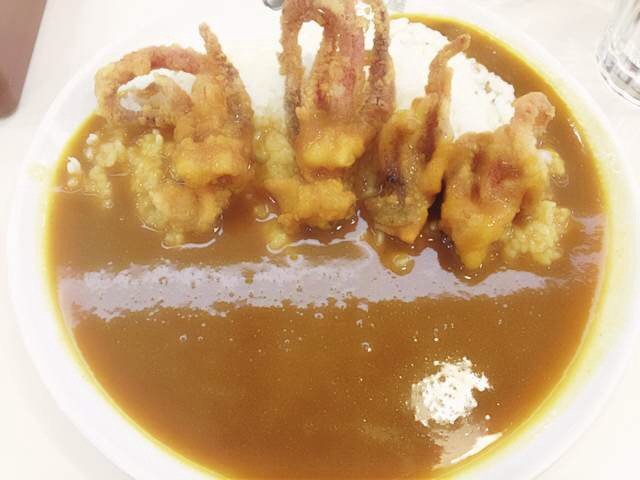 炸鱿鱼须咖喱饭