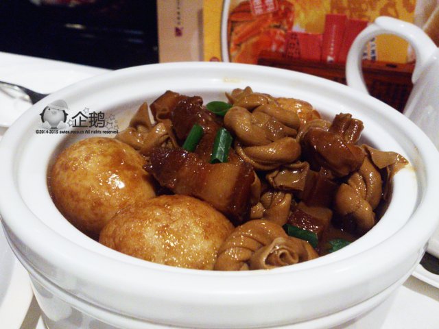 农家土鸡蛋炖XX，忘了菜名，味道偏重，但里面的五花肉非常好吃。