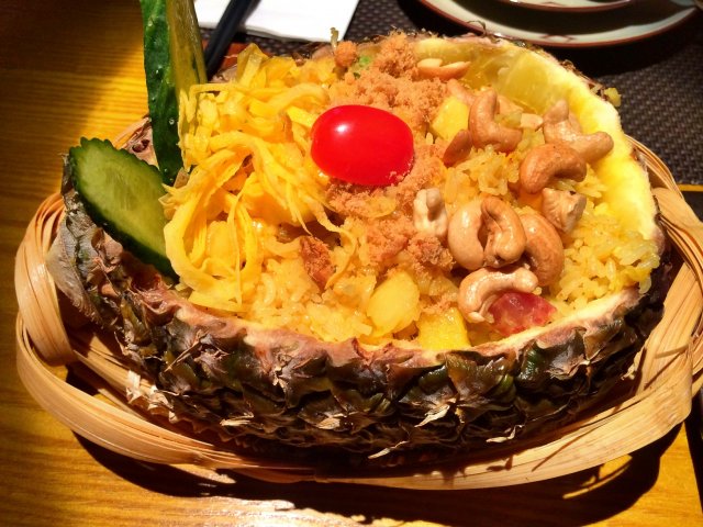 菠萝海鲜炒饭