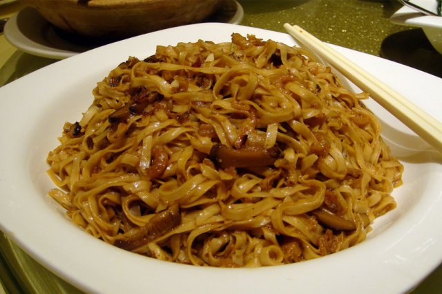 猪油虾米冬菇炒粗面