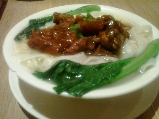 牛腩河粉