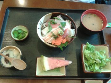 鱼生盖饭