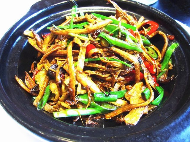 小炒茶树菇