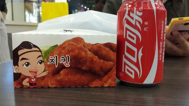 甜辣炸鸡和可乐