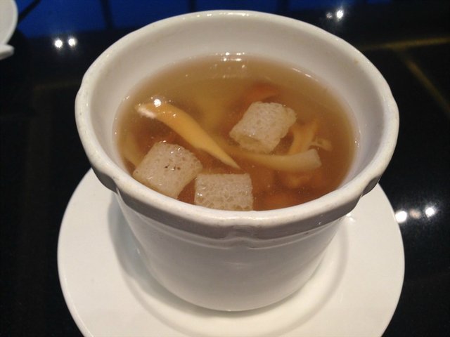 山珍菌炖汤