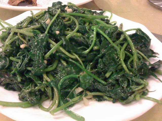 蒜茸炒番薯叶