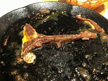 吃完牛排的T骨