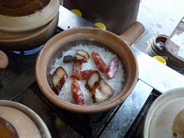 腊味煲仔饭